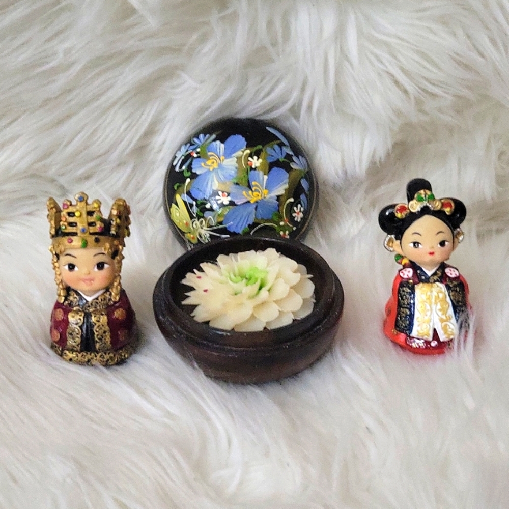 Asian Couple Figurines w/ hand painted wooden box w/ soap flower 🌺